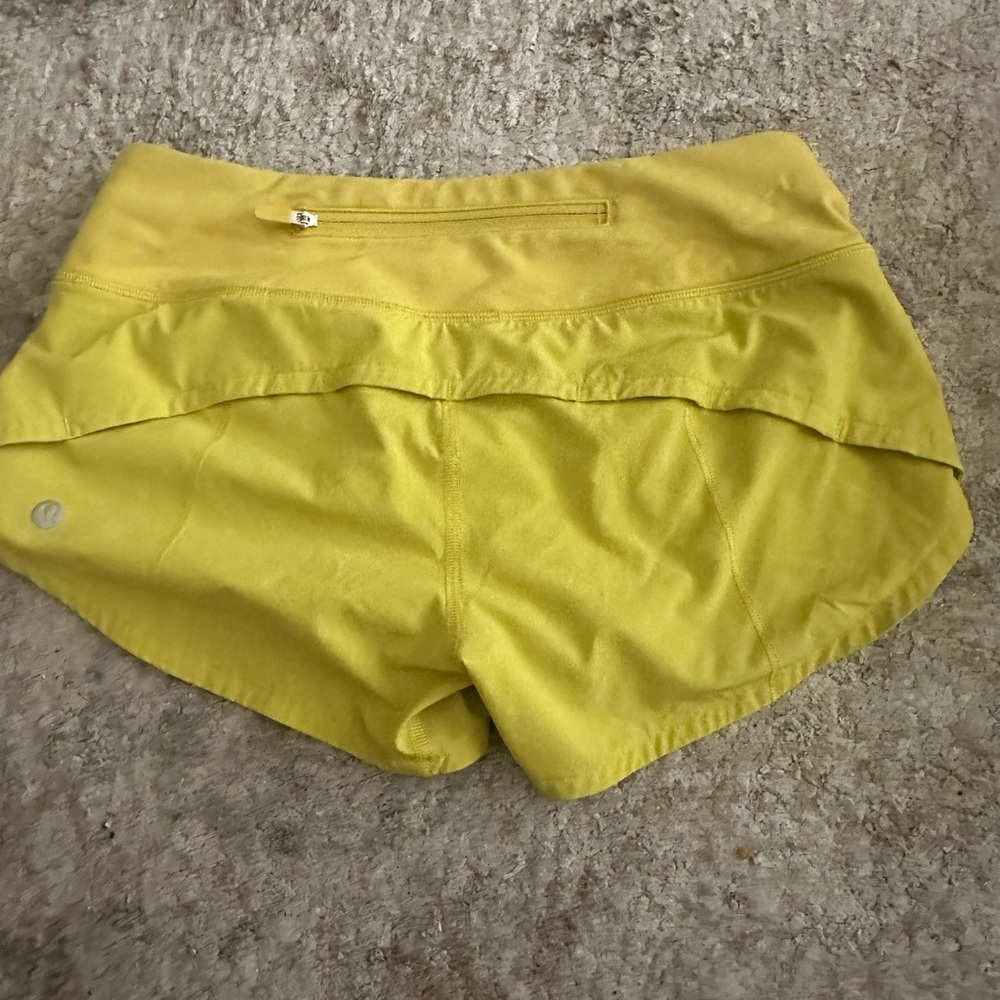 Lululemon low rise 2.5 inch speed up shorts size 2